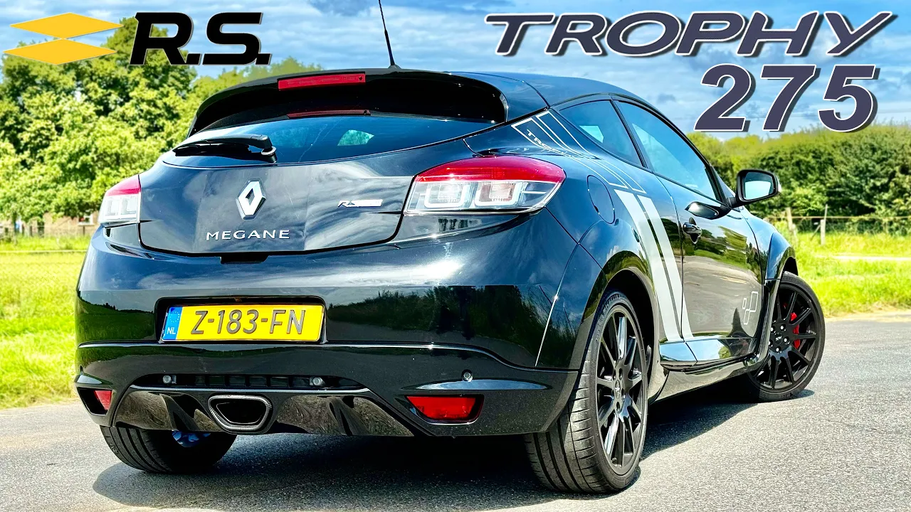 MEGANE RS 275 TROPHY // 250KMH REVIEW on AUTOBAHN