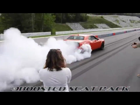 Dodge Challenger Hellcat Redeye Pulls Massive Burnout Doesn T Break A