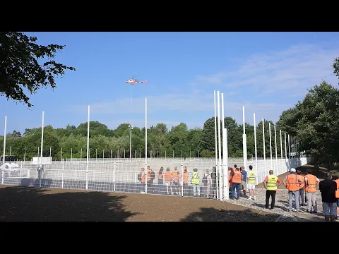Coteaux : les mâts d’éclairage du stade Barina installés par hélicoptère