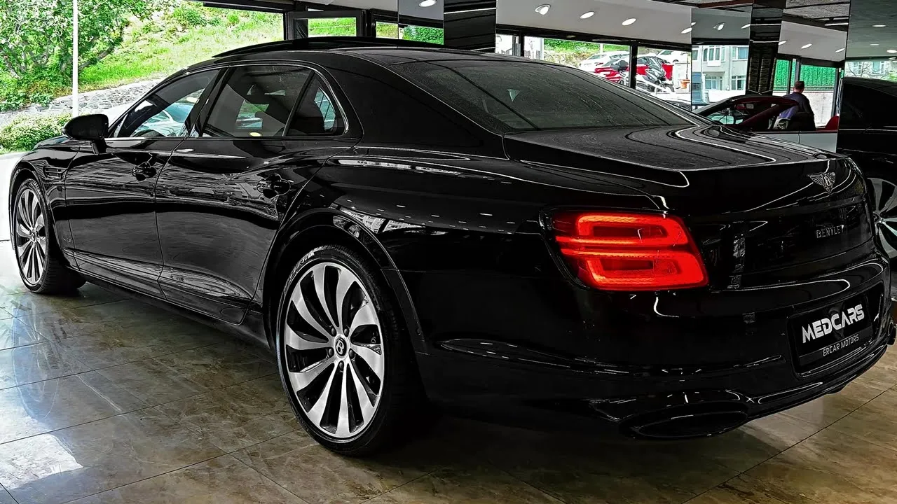 Bentley Flying Spur Azure (2023) - Ultra Luxury King Sedan