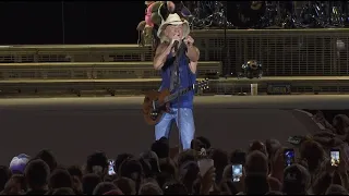 Kenny Chesney - Get Along (Live)