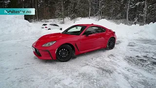 Toyota GR86 på vinterføre - leken sportsbil fra Toyota