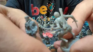 Miniatures for Rogue Angels and for This War of Mine compared