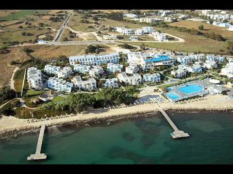 Luftaufnahme des Mastichari Bay Hotels mit Swimmingpools und Strand