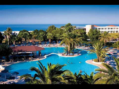 Luftaufnahme des Kresten Palace Hotels mit Pool und Gärten