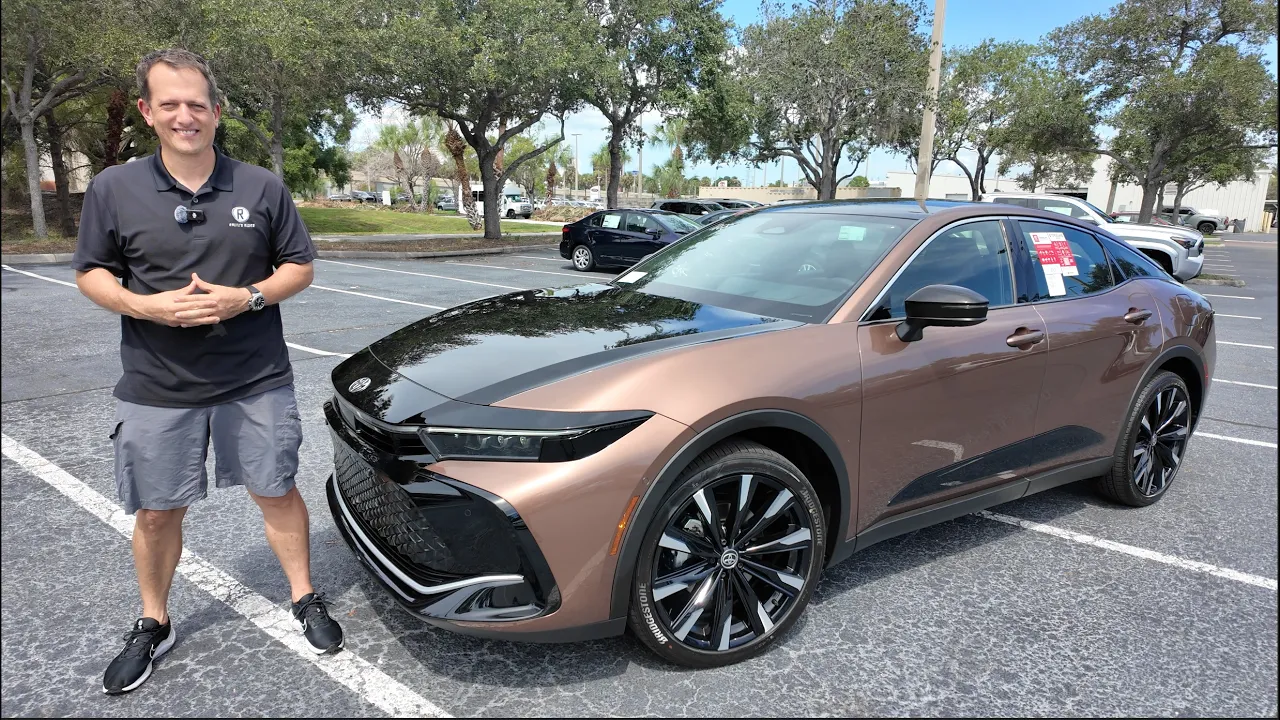 The 2026 Toyota Crown is a BETTER midsize luxury sedan than a Lexus ES 350
