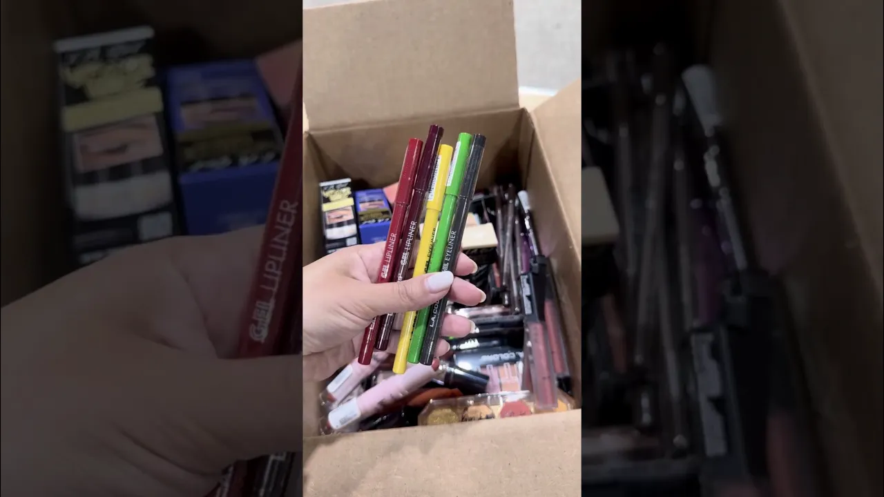 Video de Glossy Makeup Store