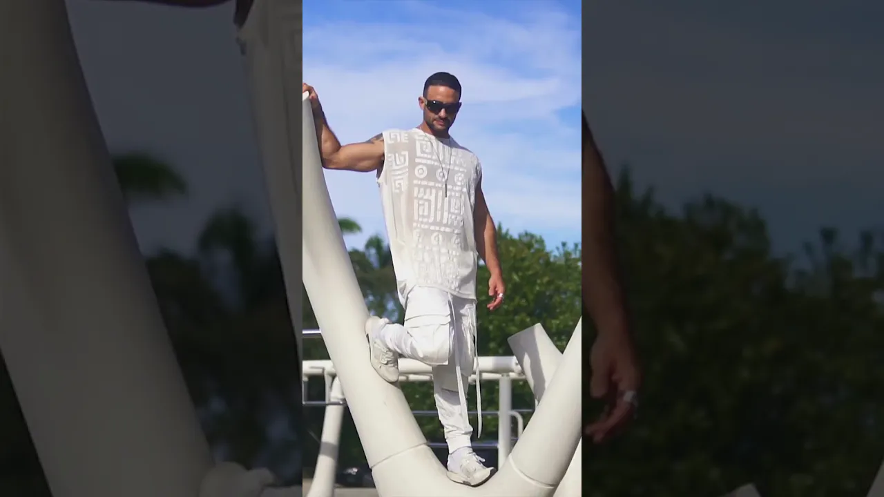 Eliad Cohen: Combinando el cielo, el mar y la vitalidad de Miami en una estética dinámica