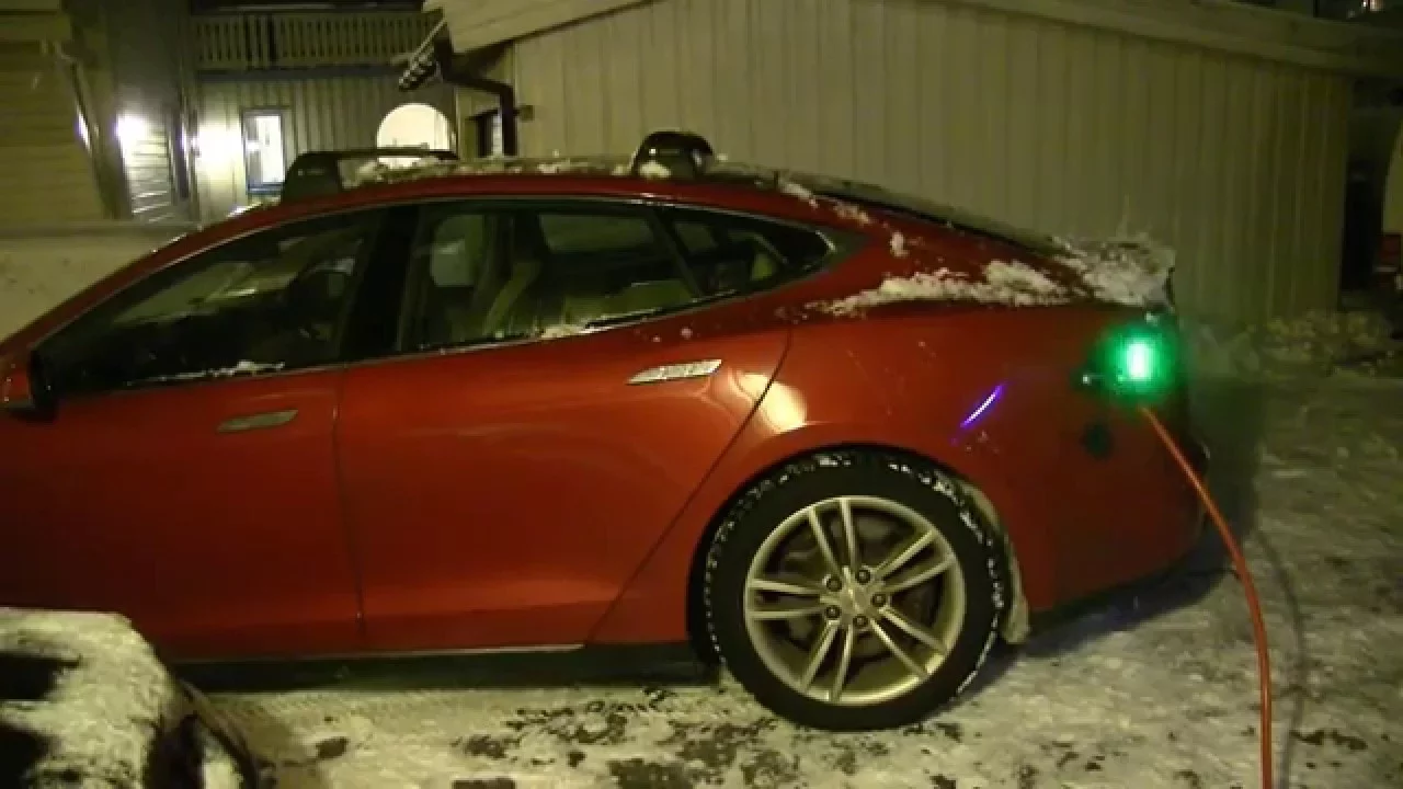 Tesla Model S charging efficiency for 230V/32A (7.4 kW)