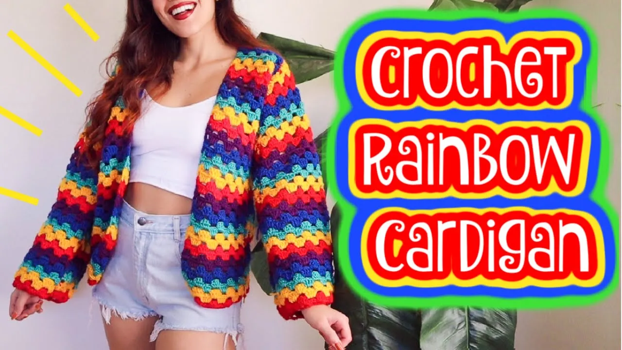 Cárdigan Arcoíris a crochet de manga larga, con franjas multicolor y bordes ondulados.