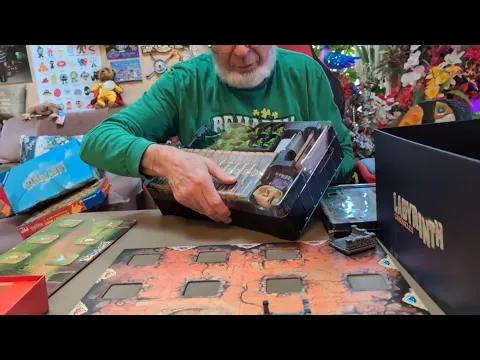 Comparing while unboxing Labyrinth Special Edition