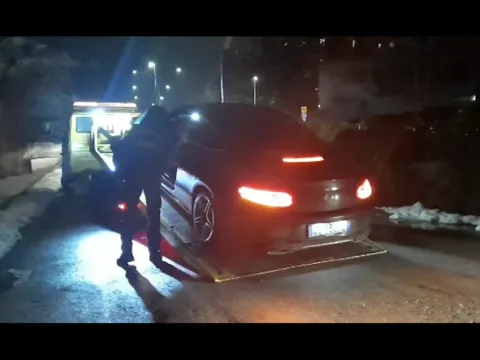 <span style="color:var(--accent)">Video:</span> Furti, rapine e inseguimenti: la banda della Mercedes è pericolosa e senza scrupoli