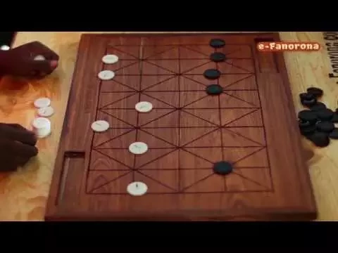 Fanorona - each player cares about own pieces