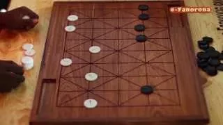 Fanorona - each player cares about own pieces