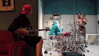 Red Hot Chili Peppers - Look Around [Behind The Scenes Of The Interactive Video] 1