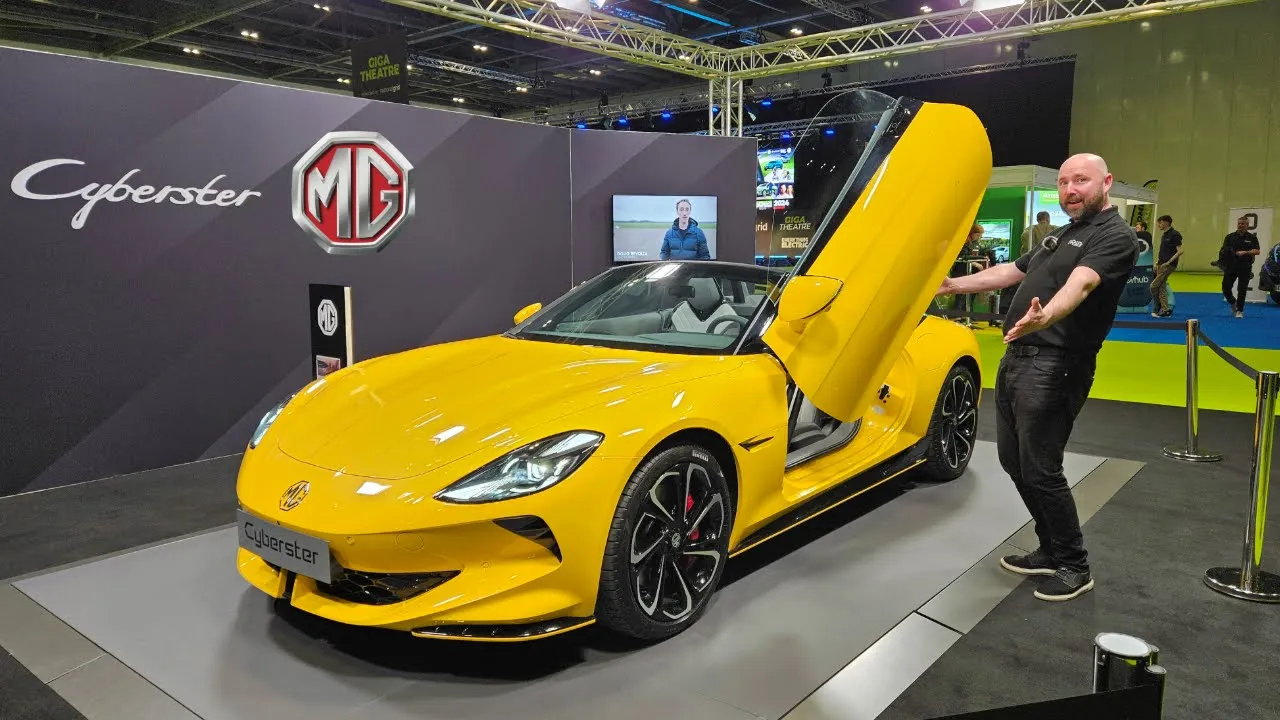 MG Cyberster - The stunning new ELECTRIC Roadster on its way for British Summer! 😎