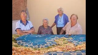 SEÑORAS MAYORES JUGANDO A ...The Conquistadors