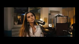 Jasmine Thompson - more [Official Live Video]