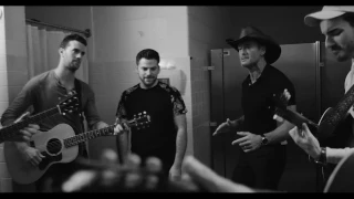 Backstage at Soul2Soul: Tim McGraw and The Shadowboxers cover Leo Sayer “More Than I Can Say