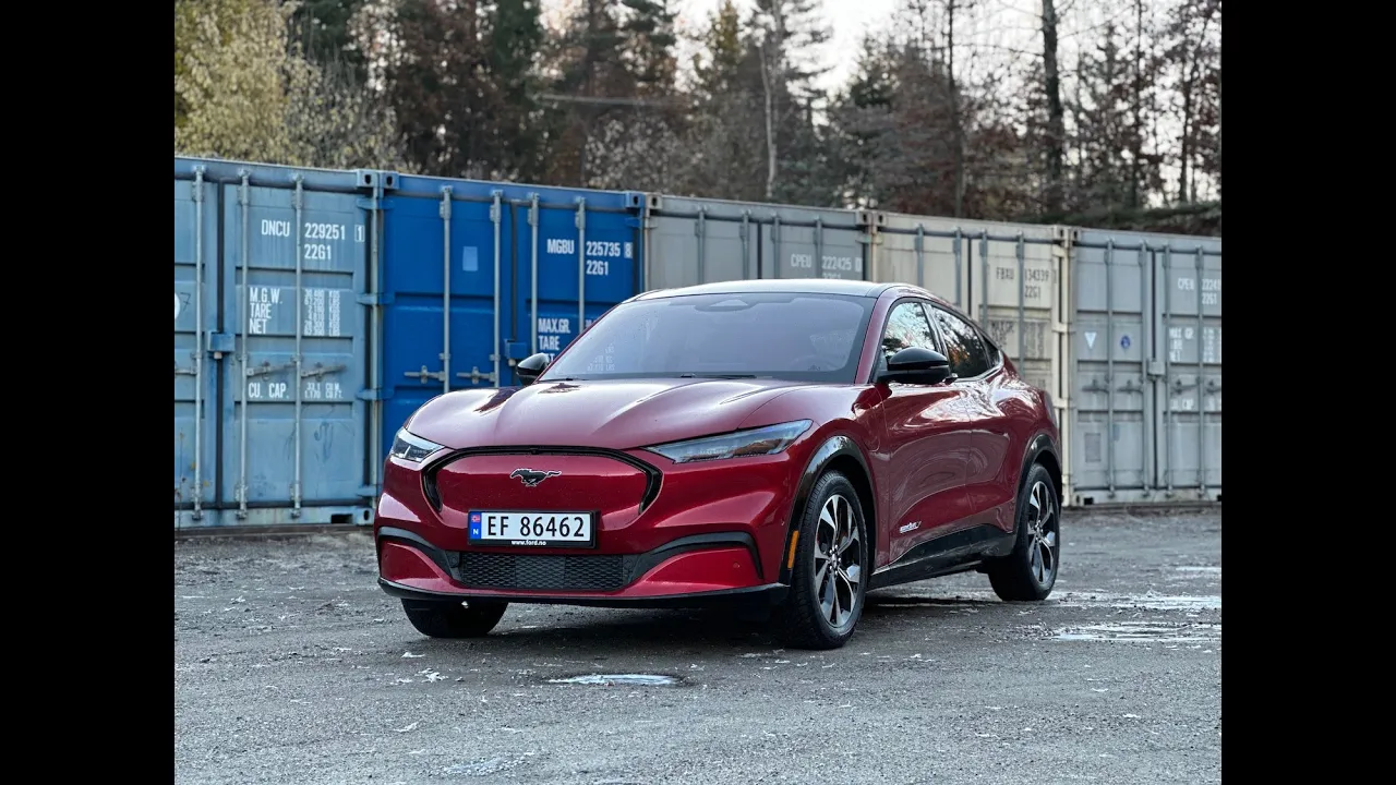 Test av Ford Mustang Mach-E Premium LR RWD - nå med en viktig oppdatering