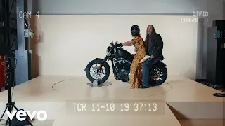 Katy Perry - Surprises A Biker In A Dramatic Reading Of Harleys In Hawaii