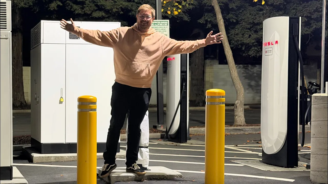 My First Tesla V4 Supercharger Experience! 1MW+ High Voltage Cabinet Shared Across 8 Stalls