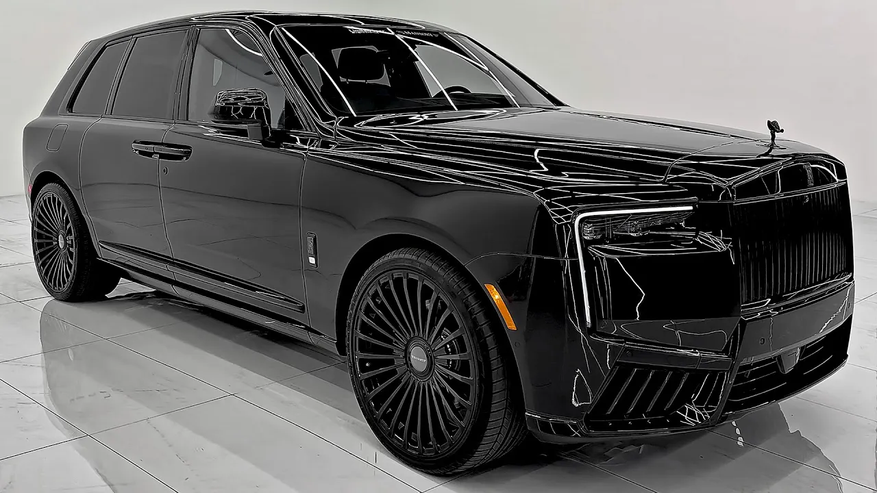 Rolls Royce Cullinan (2025) - Expensive Luxury SUV!