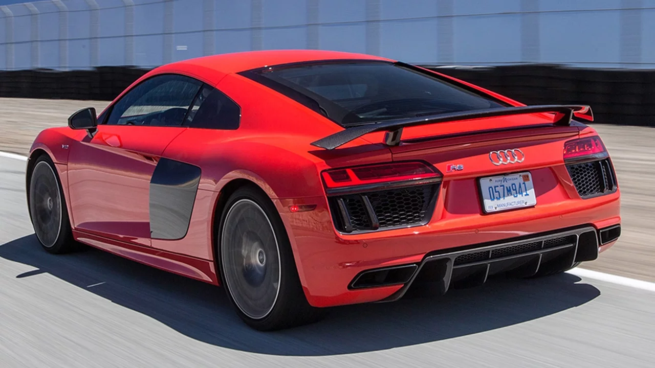 2017 Audi R8 V10 (Plus) Hot Lap! - 2016 Best Driver's Car Contender