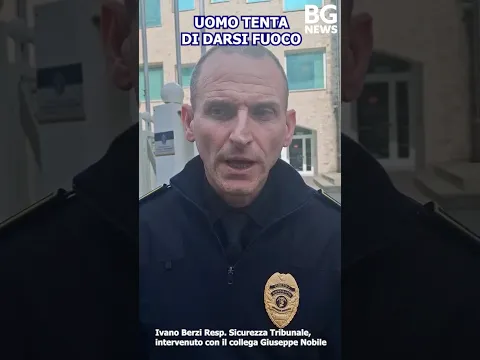 <span style="color:var(--accent)">Video:</span> Tenta di darsi fuoco davanti al tribunale di Bergamo, la testimonianza: “Era cosparso di benzina”