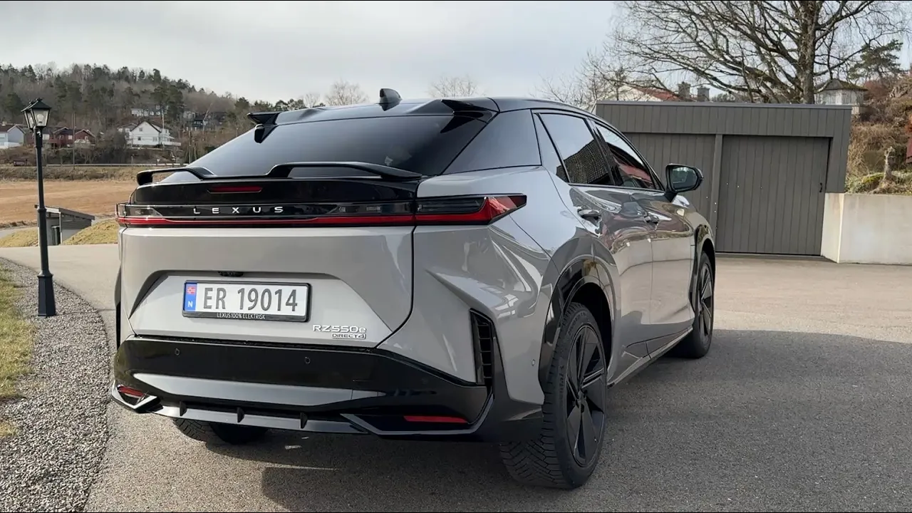 Test av Lexus RZ 550e F Sport: Gir flyratt og fake girskift mening?