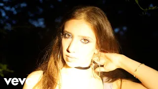 Isabel LaRosa - eyes don&#39;t lie (Lyric Video)