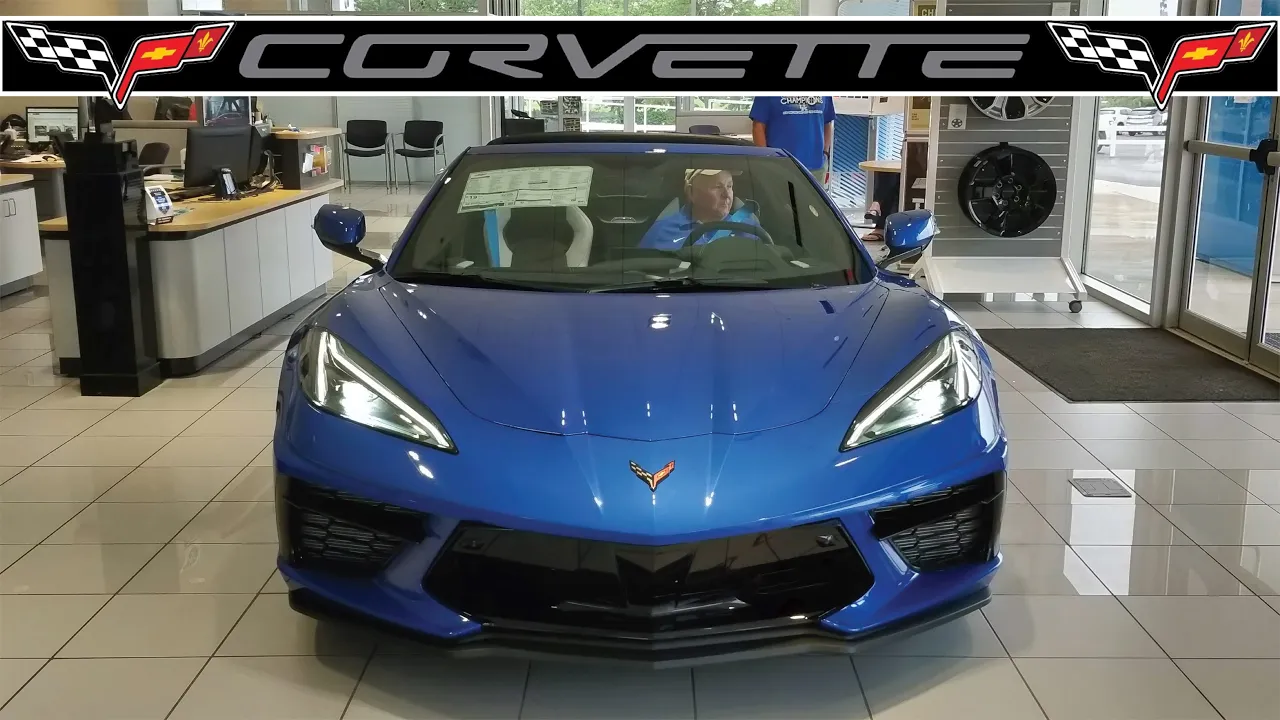 Checking out the 2020 Chevy C8 Corvette Z51 up Close and Personal!