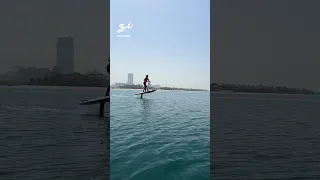 The Hydroflyer is part jet ski, part surfboard! 😅🏄🏼‍♀️ @Hydroflyer  #hydroflyer #surfing