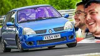 LOCKING UP EVERYWHERE! Clio 182 vs Wet Nürburgring