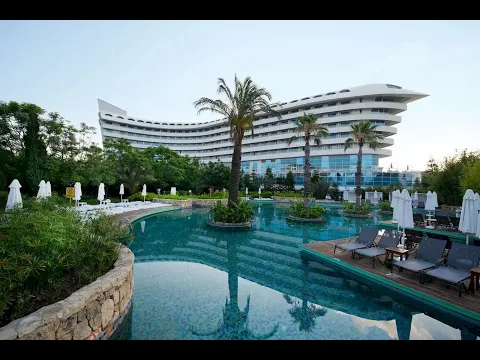 Luftaufnahme des Concorde De Luxe Resort mit Blick auf das Hotel und den Pool