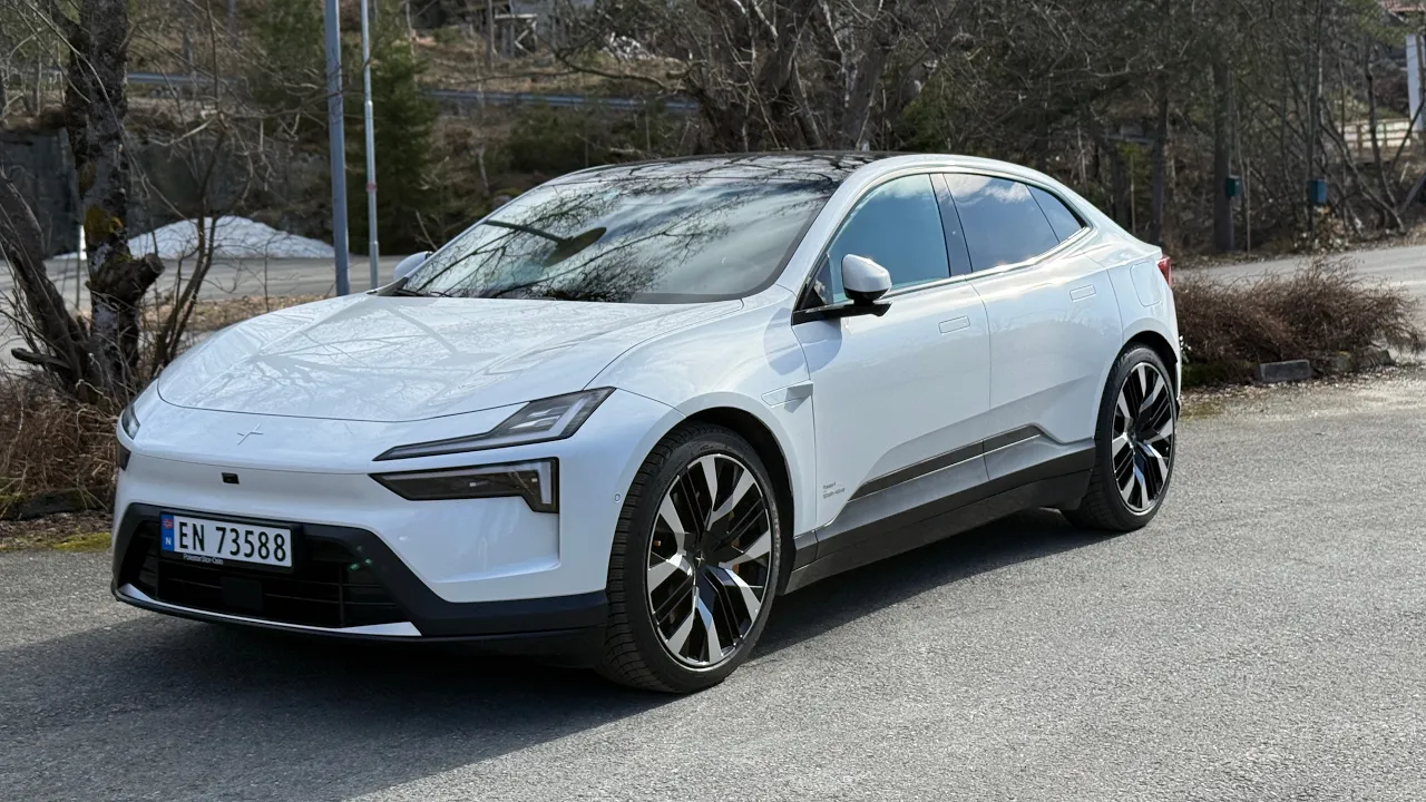 Polestar 4 Long range Dual motor Performance - kort oppsummering