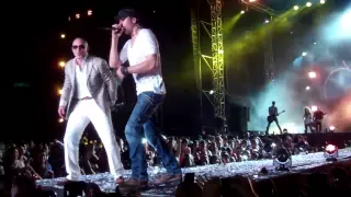 Enrique and Pitbull Perform at Santo Domingo Show