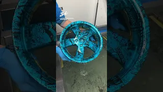 Turning plain into a masterpiece with hydro dipping!  🖌️💦 I 🎥: @Hydrodipping_  #wheels #cars