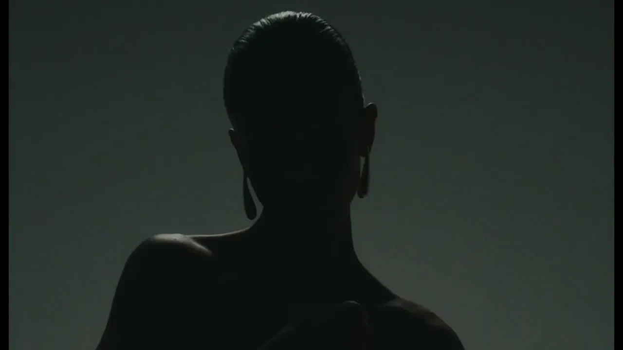 Vídeo de Sentèz | Objetos de couro com linguagem própria