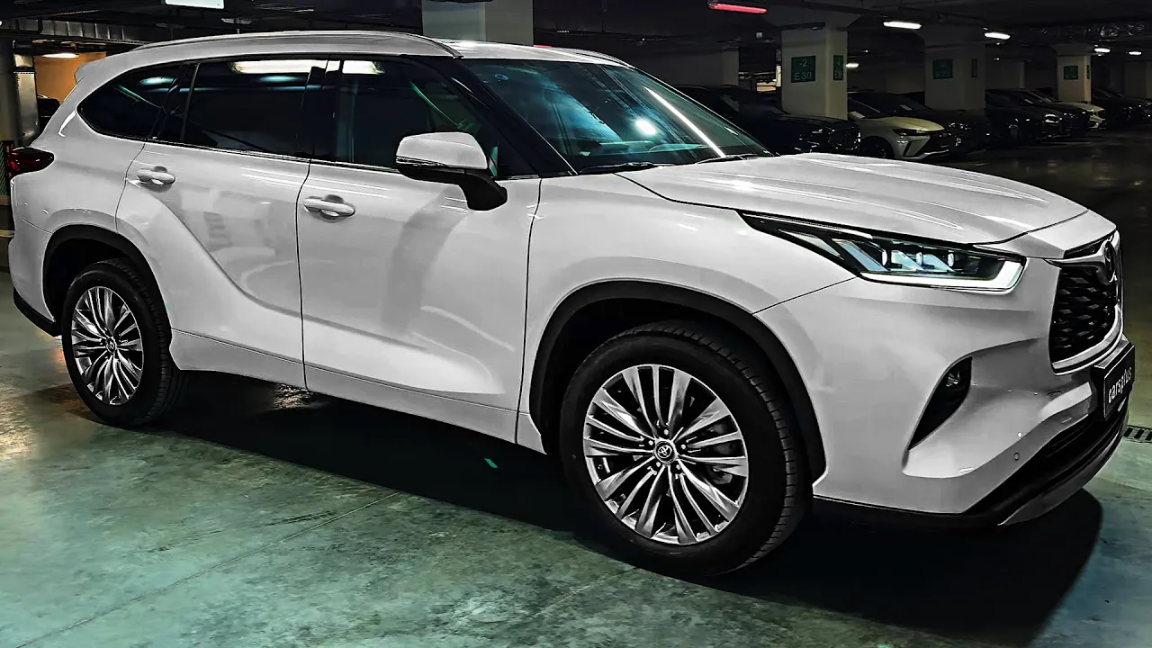 2024 Toyota Highlander - Three-Row Family Friendly SUV!