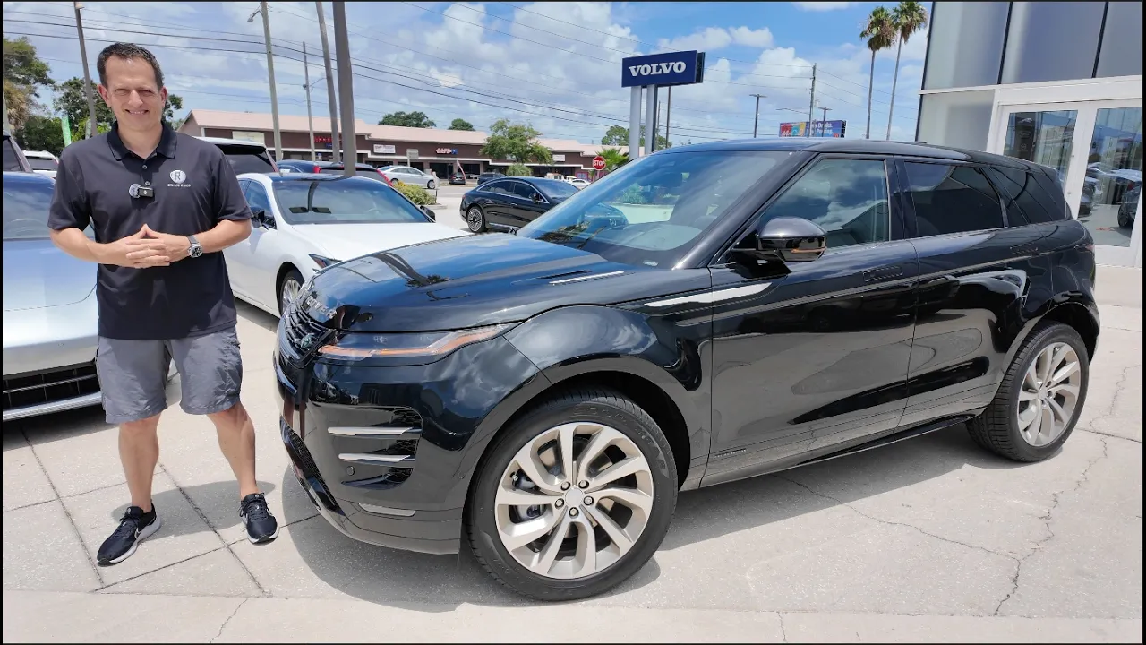 The 2026 Range Rove Evoque Hoxton Edition is a BETTER luxury SUV than an Audi Q3