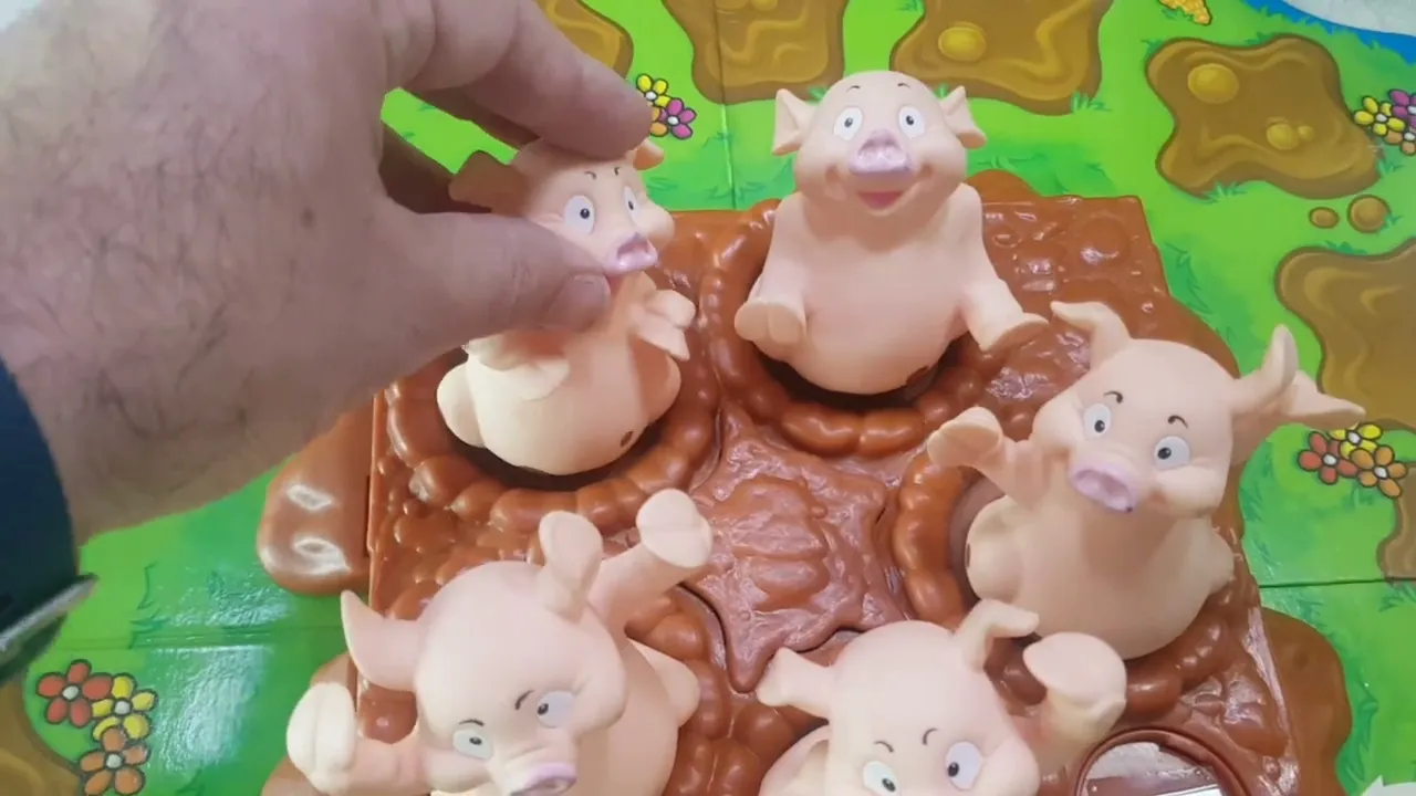 Wee Little Piggies MB game toy