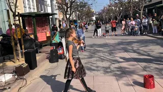 Even the dog was AMAZED - Somewhere over the rainbow - Street performance