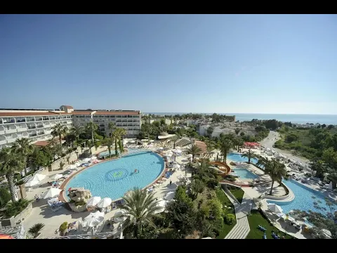Luftaufnahme des Seaden Corolla Hotels mit Swimmingpools und Gebäuden.