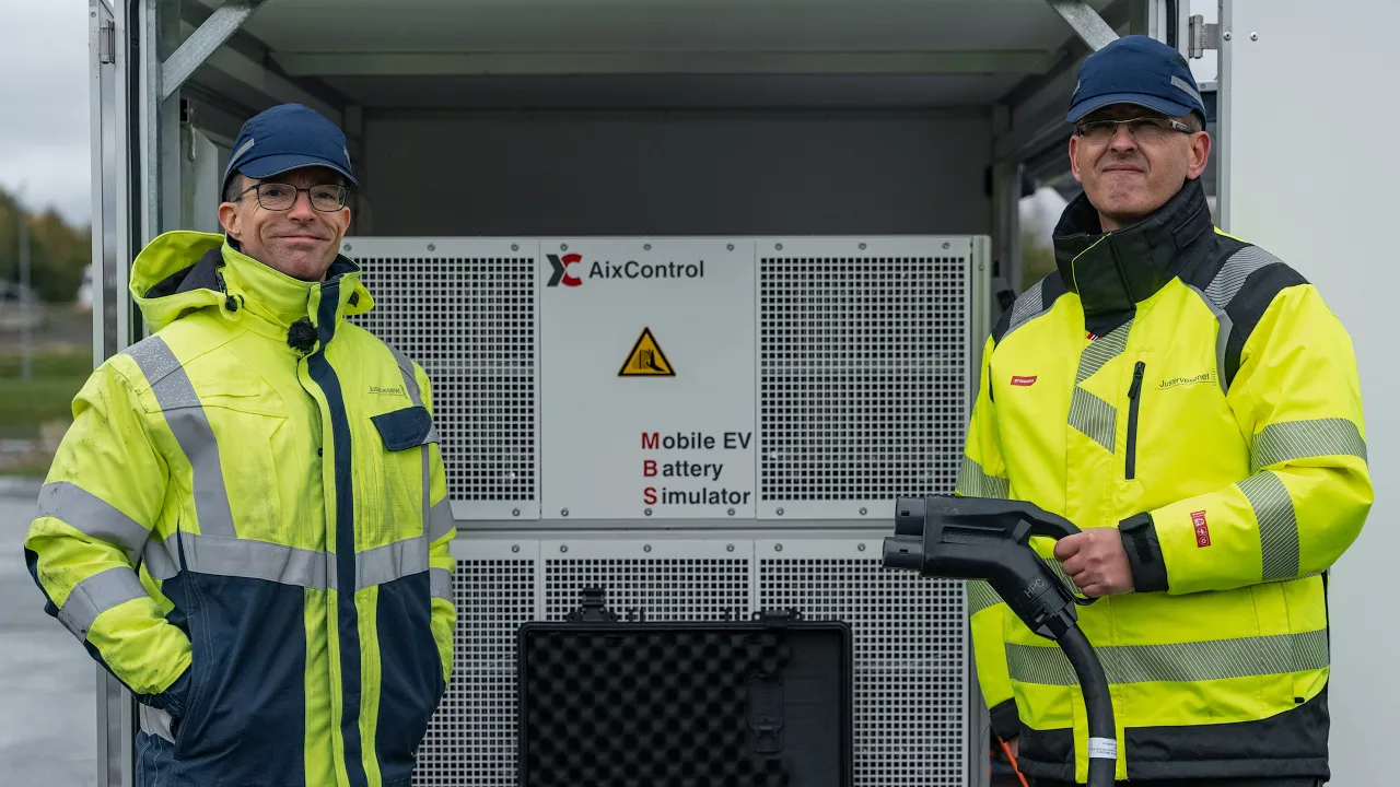 Får du strømmen du betaler for? Vi sjekker Teslas hurtigladere med Justervesenet