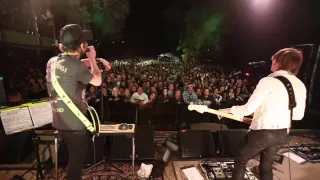 Band of Horses & Friends Sing Happy Birthday to Willie Nelson
