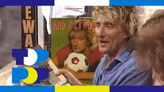 Rod Stewart meet and greet with fans in TopPop studio • TopPop