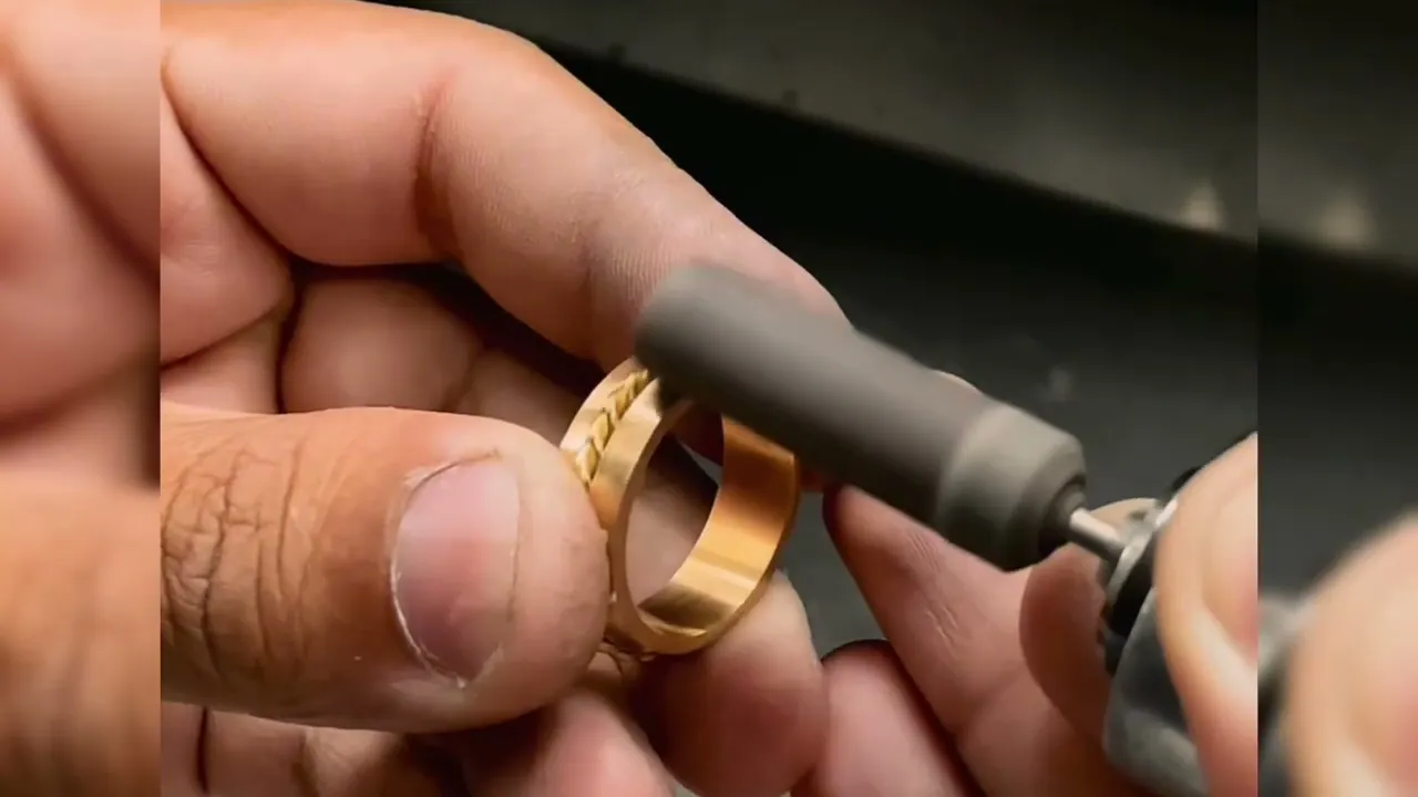 Vídeo de Joias Personalizadas e Alianças em Ouro 18K  - Confira Nosso Catálogo