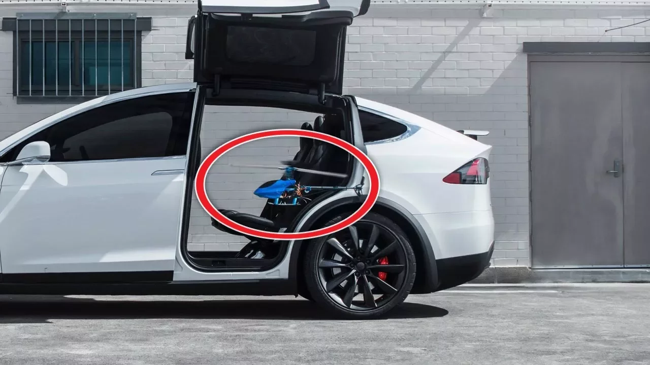 What happens to a hovering RC helicopter vs a helium balloon in a vehicle when it moves?