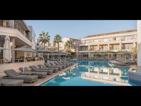 Luftaufnahme des Porto Platanias Beach Resort & Spa mit Swimmingpool und Sonnenliegen